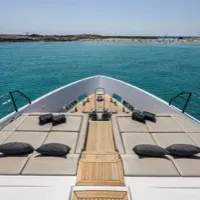 Alquiler de Alvium Ferretti Custom Line 106