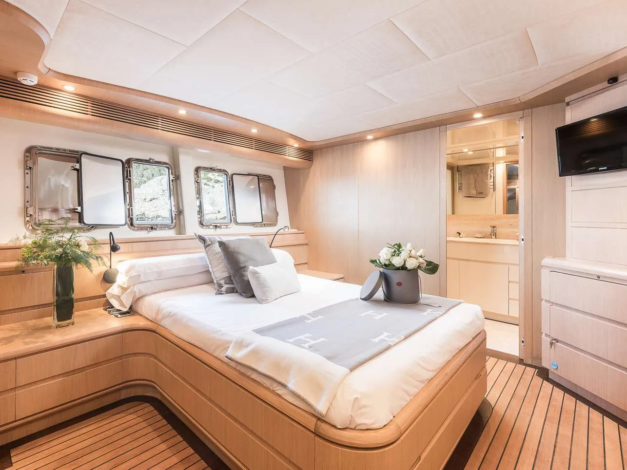 B4 Astondoa 102 GLX yacht charter