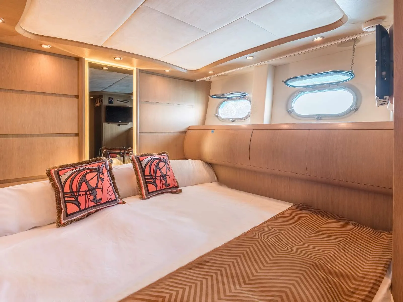 B4 Astondoa 102 GLX yacht charter