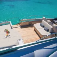 Alquiler de Beyond Pershing 8X