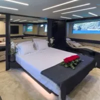 Alquiler de Beyond Pershing 8X
