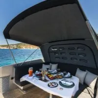 Location du yacht Xaman Pershing 90