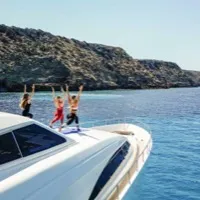 Alquiler de Yolo Too Ferretti 94