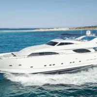 Alquiler de Yolo Too Ferretti 94