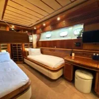 Alquiler de Yolo Too Ferretti 94