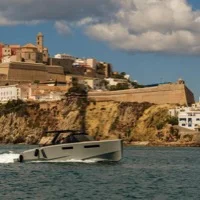Location du yacht EVO R4